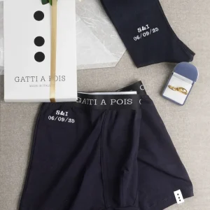 Box da N.1 Boxer Intimo e N.1 Paio di Calza in Puro Filo di Scozia con INIZIALI e DATA